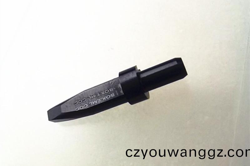 陶(tao)瓷吸(xi)嘴(zui)，鎢(wu)鋼(gang)吸嘴(zui)，定製吸(xi)嘴，得(de)人精(jing)工(gong)定製加工吸嘴(zui)，微(wei)孔吸(xi)嘴(zui)